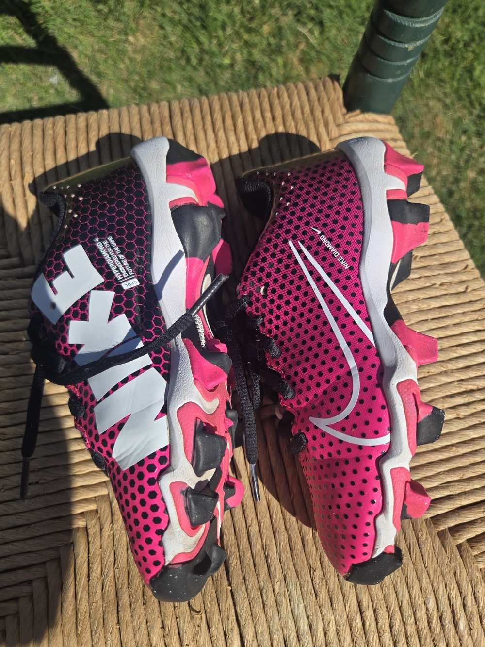 Nike Kids' Pink Soccer Cleats